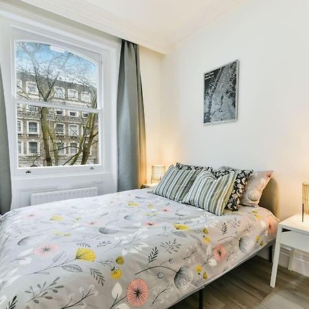Knightsbridge Stylish Two Bedroom Apartment Лондон Екстериор снимка