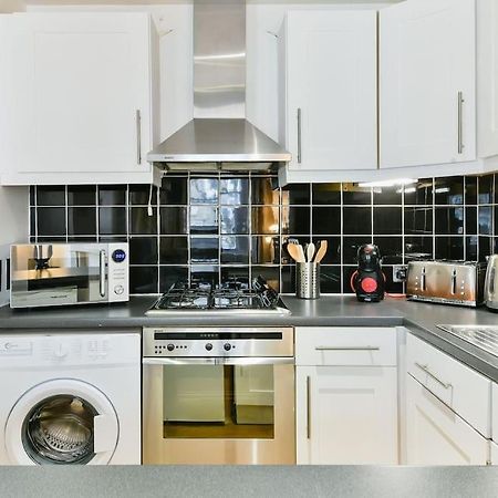Knightsbridge Stylish Two Bedroom Apartment Лондон Екстериор снимка
