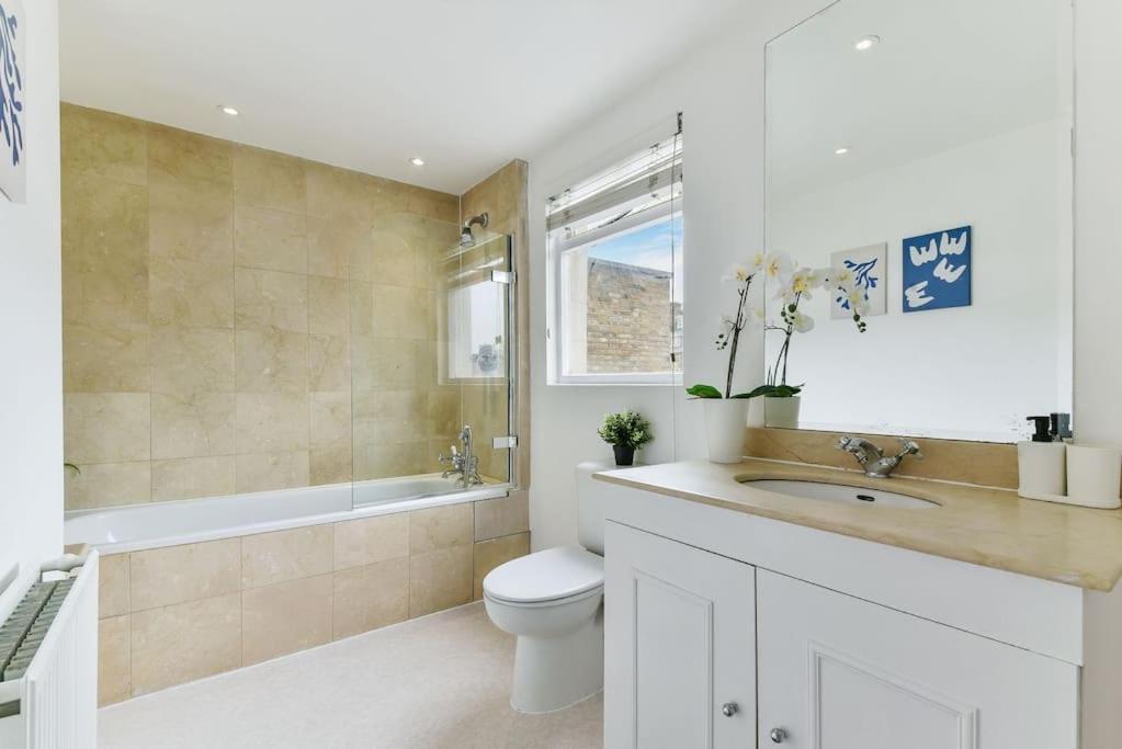 Knightsbridge Stylish Two Bedroom Apartment Лондон Екстериор снимка