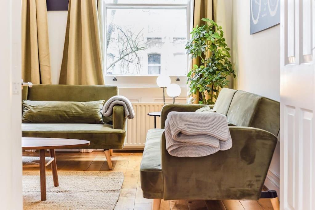 Knightsbridge Stylish Two Bedroom Apartment Лондон Екстериор снимка